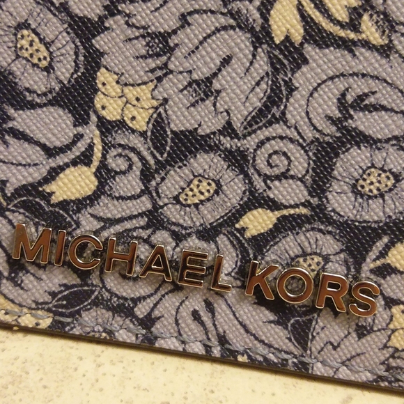 Michael Kors blue floral print bifold wallet - Picture 4 of 5